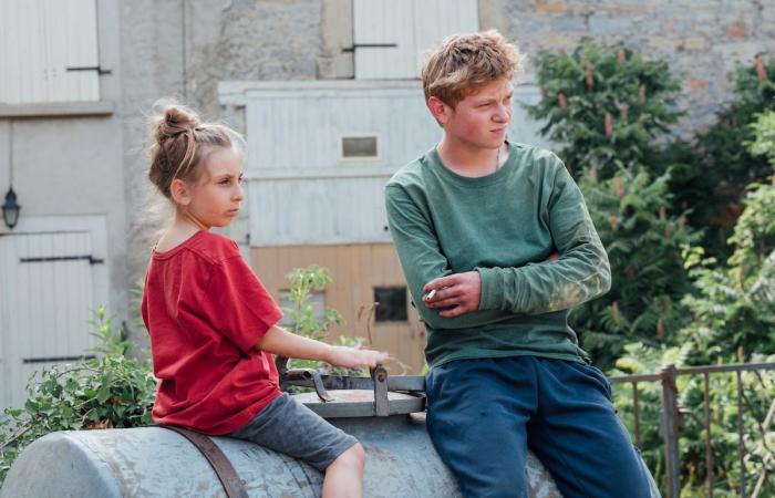 “Twenty Gods”: a stunning comedy or when Ken Loach arrives in the Jura