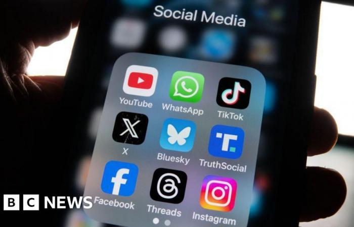 Facebook, Instagram and Whatsapp down in mass Meta outage