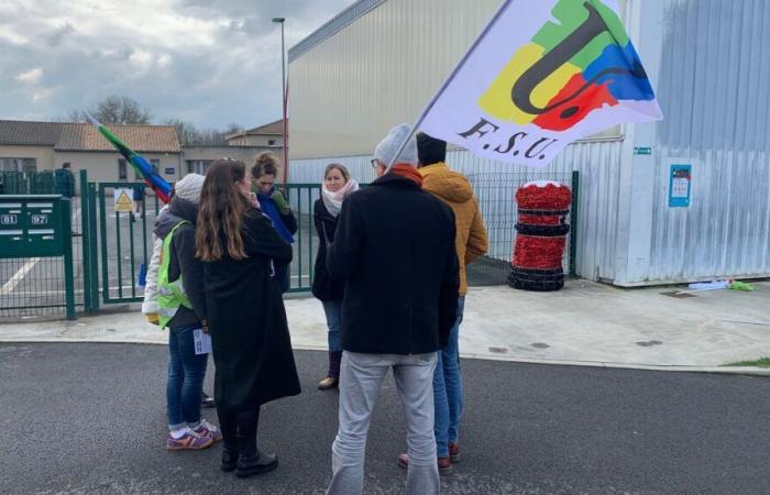 “To defend our beautiful public school”: teachers mobilize in front of schools in Loire-Atlantique