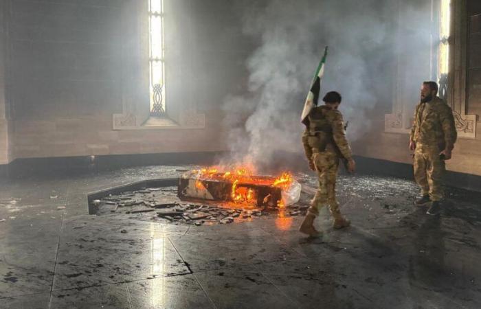 the tomb of former president Hafez Al-Assad burned