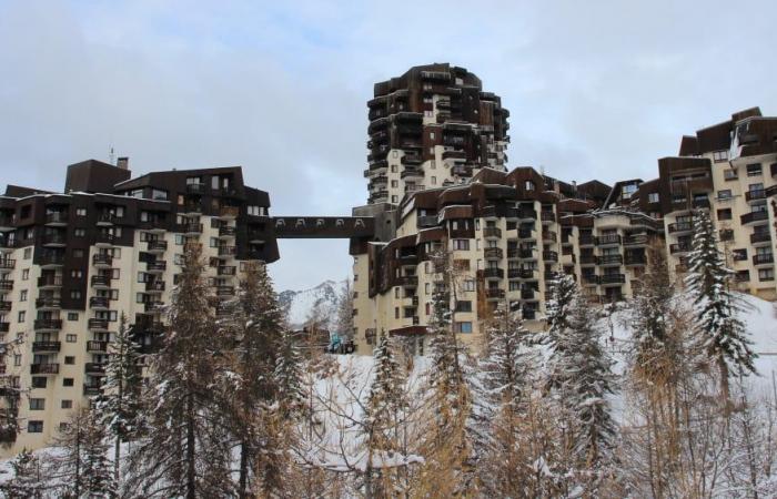 In the Orres station, a residence with 200 housing units closed due to a risk of collapse