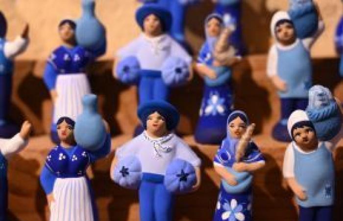 In Brantes, the santons see life in blue