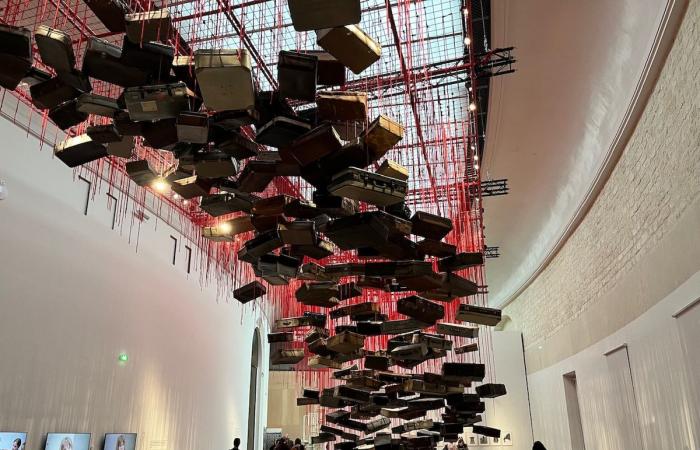 Chiharu Shiota beautifully weaves the threads of emotion