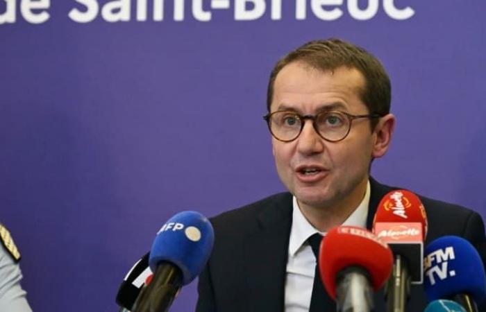 follow the speech of the public prosecutor of Saint-Brieuc