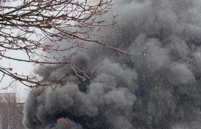 An impressive fire from a truck completely on fire in Quebec