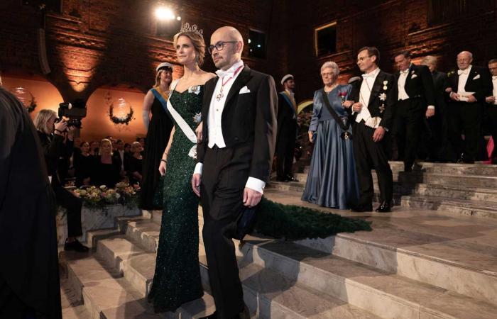 Princess Madeleine's sparkling return to the Nobel Prizes in a dress with voluminous train and the Connaught tiara