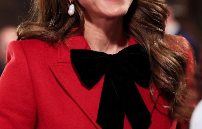 Kate Middleton at the Christmas concert: the truth behind her imposing bow