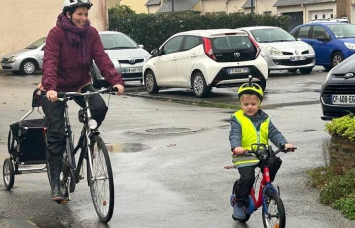 In Vannes, Marie Thouvenot has kept the habit of a big city that she travels by bike