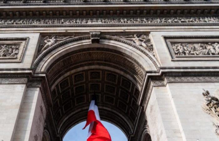 Paris: Arc de Triomphe evacuated after telephone threats: News