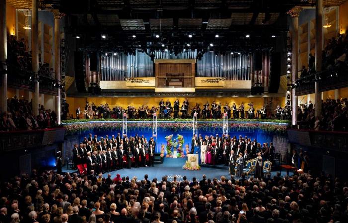 Princess Madeleine's sparkling return to the Nobel Prizes in a dress with voluminous train and the Connaught tiara