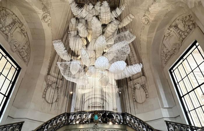 Chiharu Shiota beautifully weaves the threads of emotion