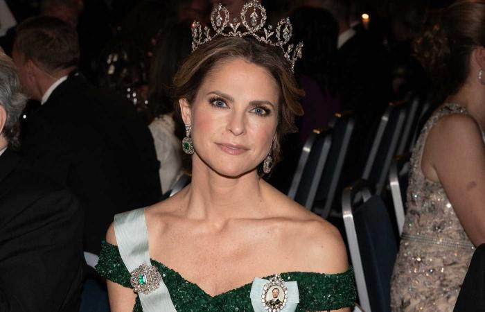 Princess Madeleine's sparkling return to the Nobel Prizes in a dress with voluminous train and the Connaught tiara