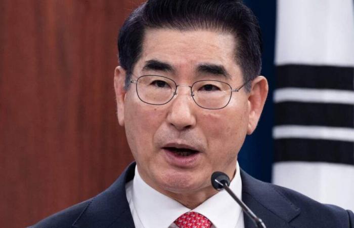 South Korea: presidential office raided, former defense minister attempts suicide