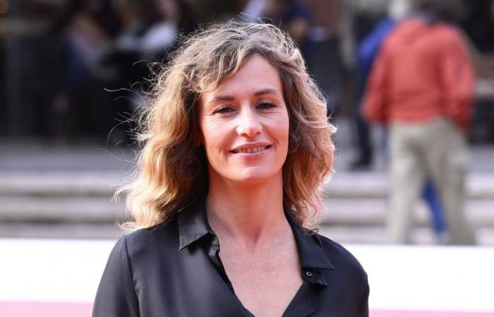 Cécile de France recounts her extraordinary upbringing: “My parents were nudists”