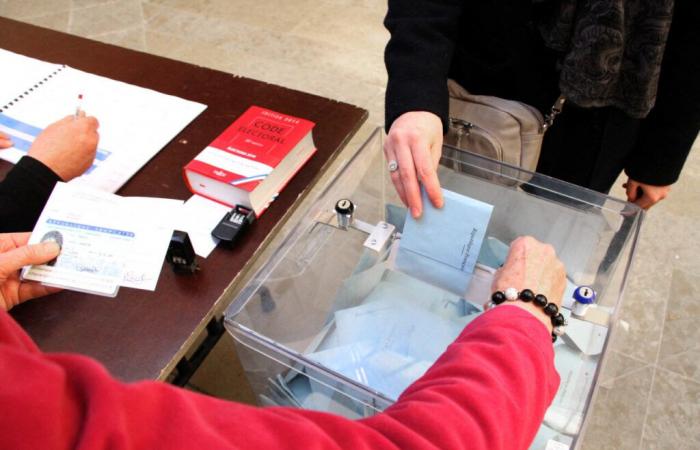 these inhabitants of this small village in Cantal are called to vote