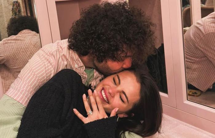 Selena Gomez engaged to Benny Blanco, flashes ring