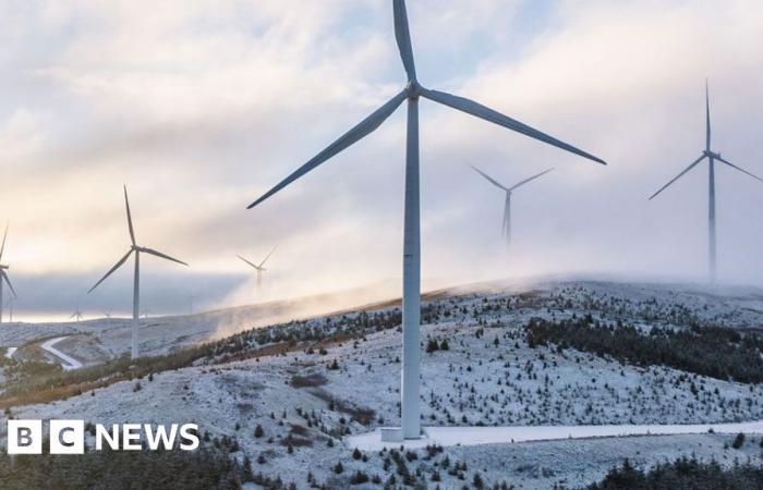 Miliband unveils energy plan with new powers over wind farms