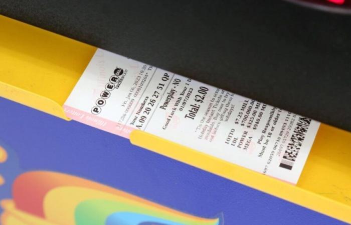 Illinois Lottery player wins $700k on ticket purchased at Chicago grocery store – NBC Chicago