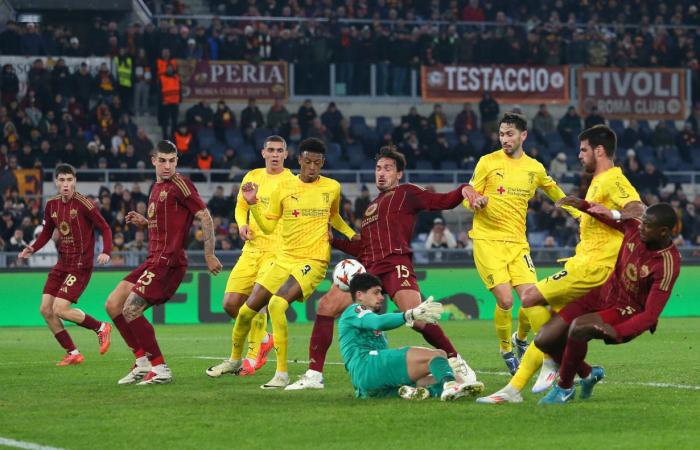 Lazio still leaders, Roma boost