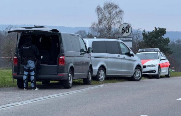 Man in Hüntwangen ZH addresses family, special squad in action