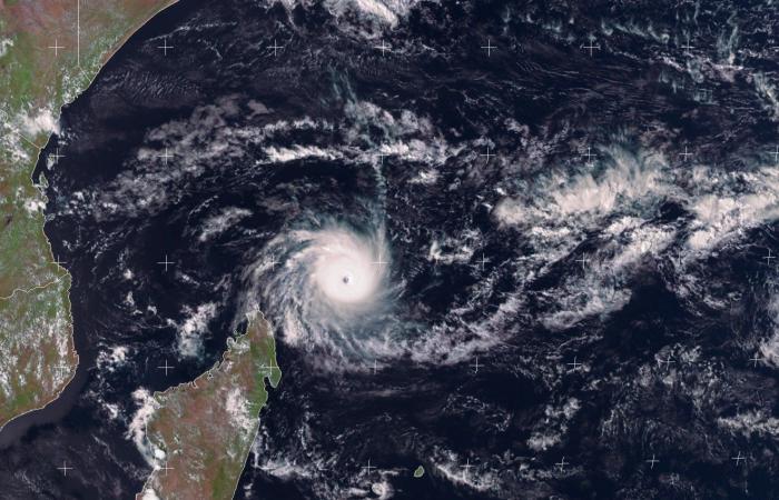 the cyclone season begins in the Indian Ocean 13/12/2024