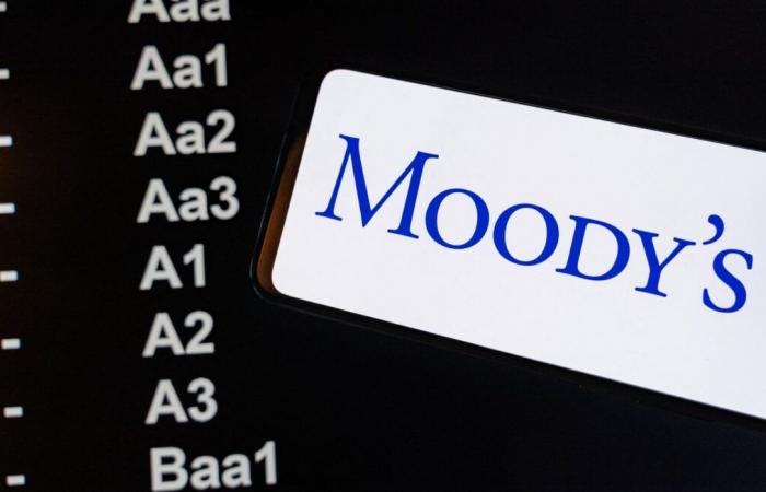 Moody's downgrades France's sovereign rating by one notch