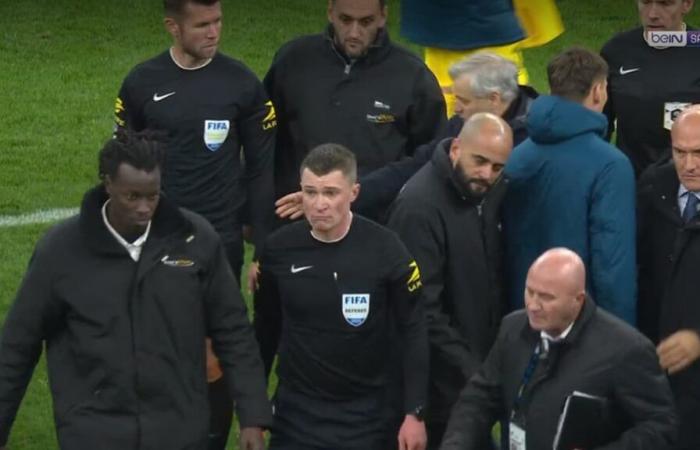 red card, managers at the edge of the pitch, referee escorted… very tense end to the match at the Vélodrome