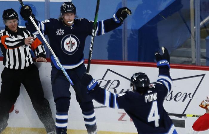 Canadian-Jets | Patrik Laine taunts Connor Hellebuyck before their first confrontation