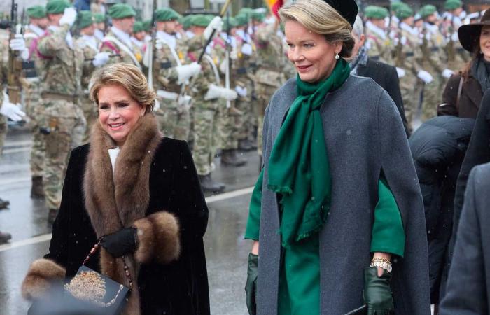 The Belgian royal couple and the grand ducal couple throw nuts in Bastogne for the 80th anniversary of the Battle of the Bulge