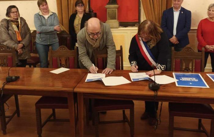 Aubin. The CCAS promotes the signing of a charter between Alzheimer 12 and the city