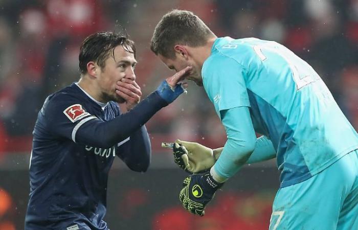 Object hits VfL keeper: scandal in the Bundesliga game between Union Berlin and Bochum