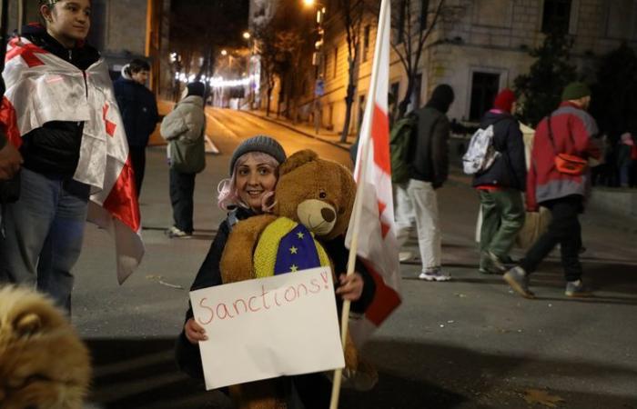 : Report In Georgia, demonstrators are ready “to physically defend” President Salomé Zourabichvili, who refuses to hand over her mandate