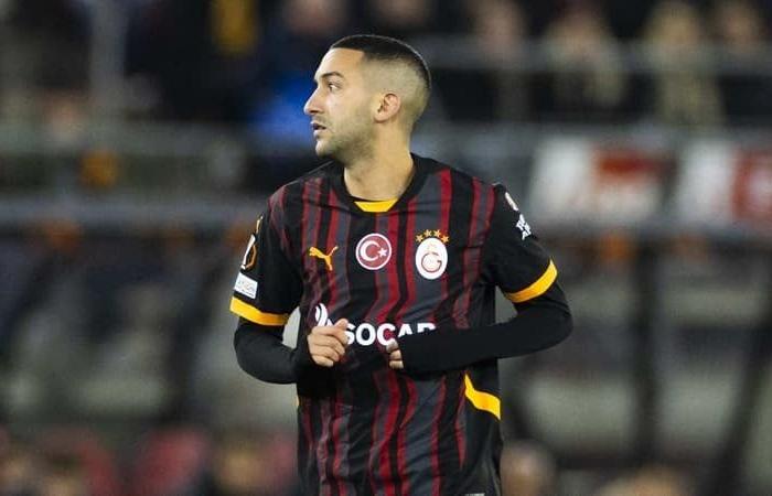 Hakim Ziyech discusses with Stade Rennais