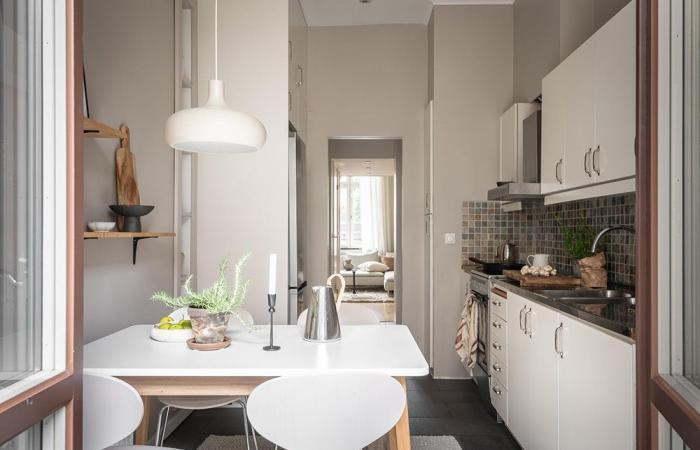 A small 33m2 apartment with mezzanine in beige tones