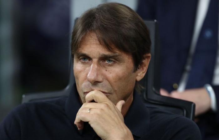 Conte gives monosyllabic answers in eight-minute press conference