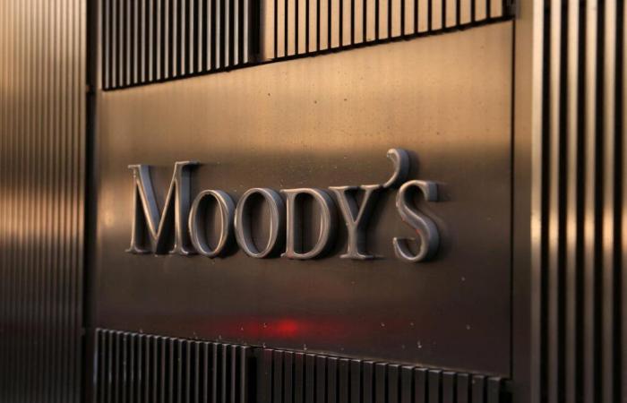 The rating agency Moody’s downgrades France’s rating by one notch, to Aa3, as François Bayrou takes office