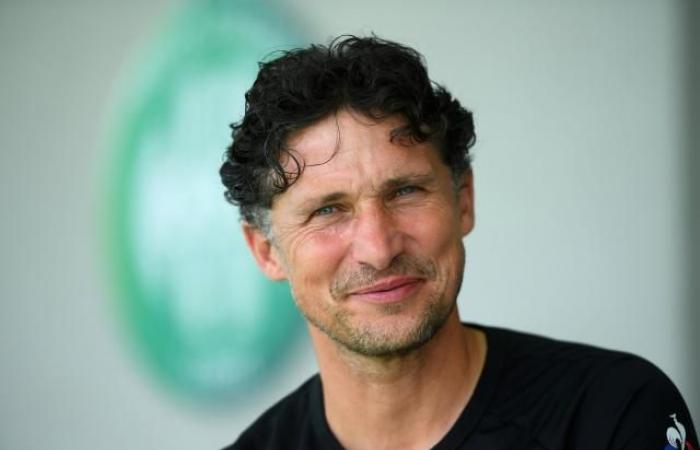 Laurent Huard on the Saint-Etienne bench for a match