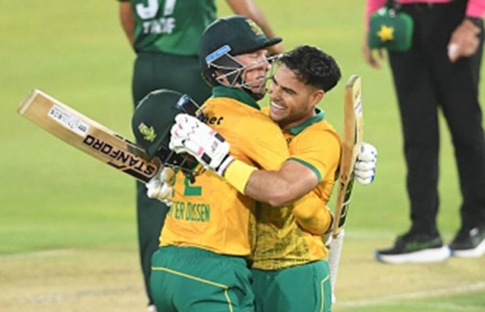 SA vs PAK 2nd T20I – Reeza Hendricks’ 117 helps South Africa become 1st team to chase over 200 vs Pakistan, Saim Ayub’s career best 98 in vain