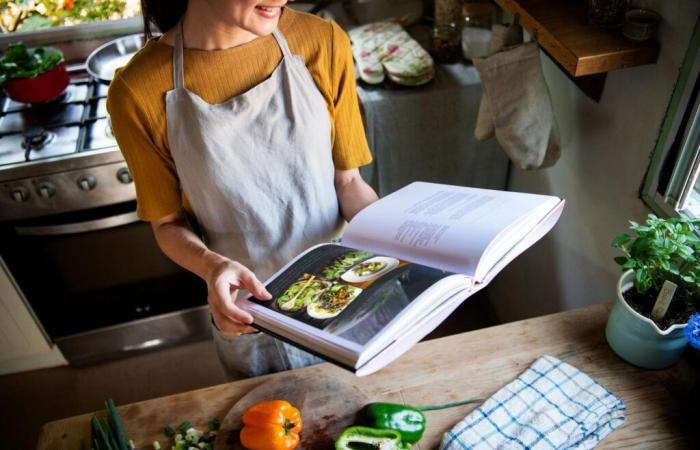 4 cooking recipe books to offer to delight your taste buds