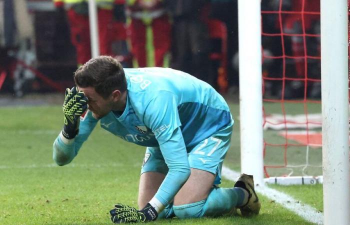 Object hits VfL keeper: scandal in the Bundesliga game between Union Berlin and Bochum