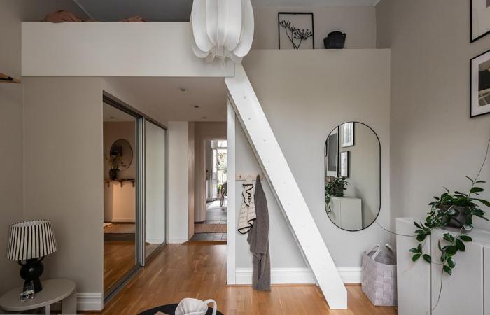 A small 33m2 apartment with mezzanine in beige tones