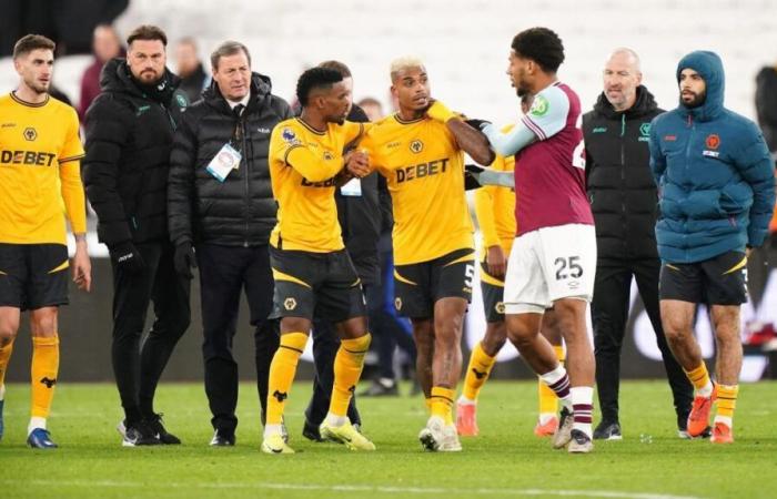 Wolverhampton retire Mario Lemina's son brassard