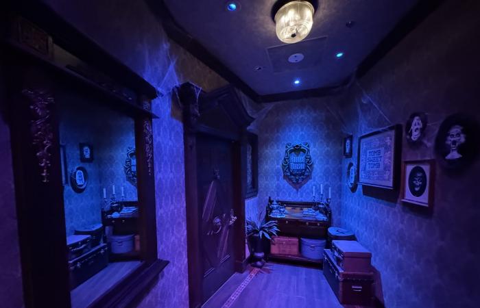 VIDEO: Full Tour of NEW Haunted Mansion Parlor on Disney Treasure Cruise Ship