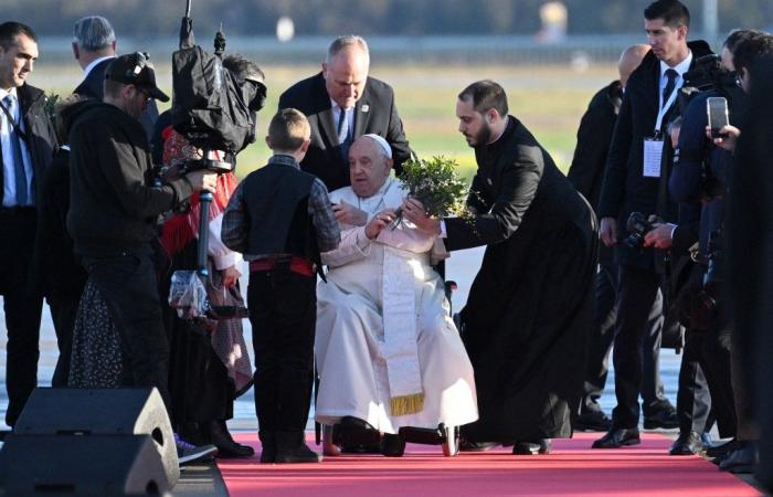 LIVE – Pope Francis arrived in Corsica for a historic visit