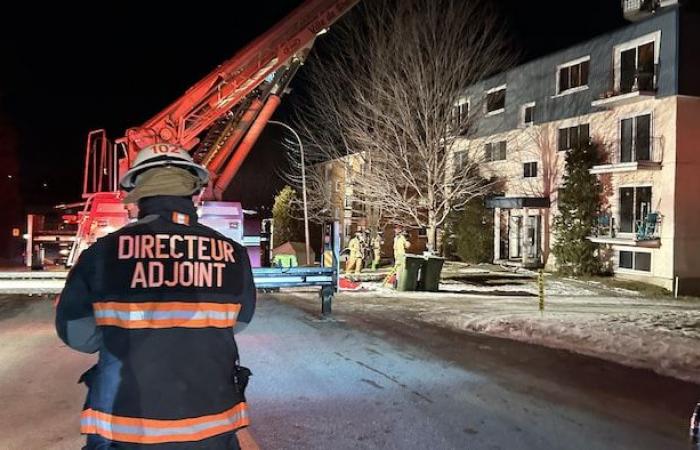 A fire breaks out in an apartment building on rue de Candiac in Sherbrooke