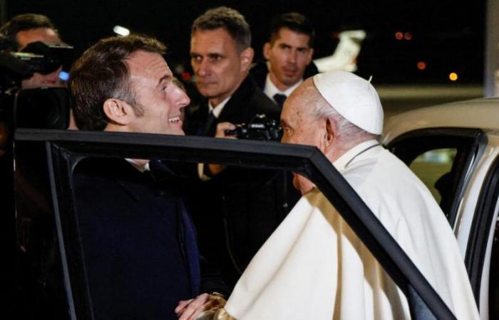 the sovereign pontiff spoke privately with Emmanuel Macron after participating in a mass