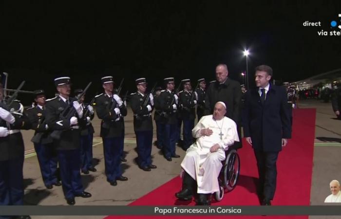 Pope Francis then Gilles Simeoni spoke with Emmanuel Macron at Ajaccio airport