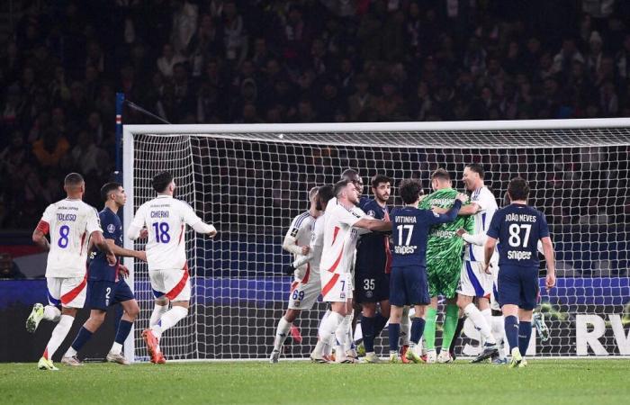 PSG-OL: Yellow for Mikautadze, forgotten penalty… Refereeing causes scandal