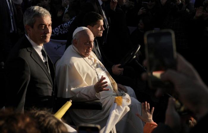 In Ajaccio, Pope Francis happy with a day spent outdoors in the middle of the Corsicans