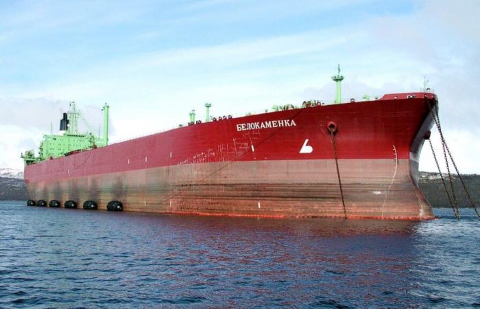 one dead and risk of oil spill after the sinking of two Russian tankers